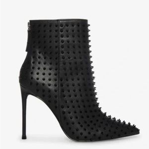 Spiked Steve Madden booties size 9